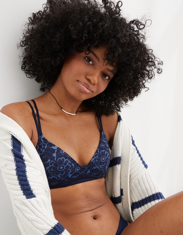 https://www.americaneagle.com.sa/assets/styles/AmericanEagle/0738_4992_410/image-thumb__822522__product_zoom_large_800x800/0738_4992_410_of.jpg